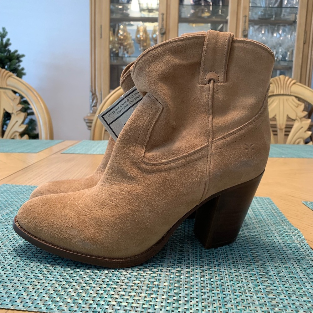 FRYE Ilana Short Boots Size 9